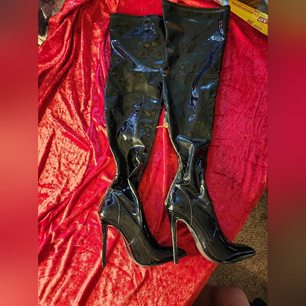 Thighs High black stiletto boots. Size 7.